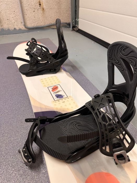 Set snowboard – Salomon + Burton (placă, boots, legături)