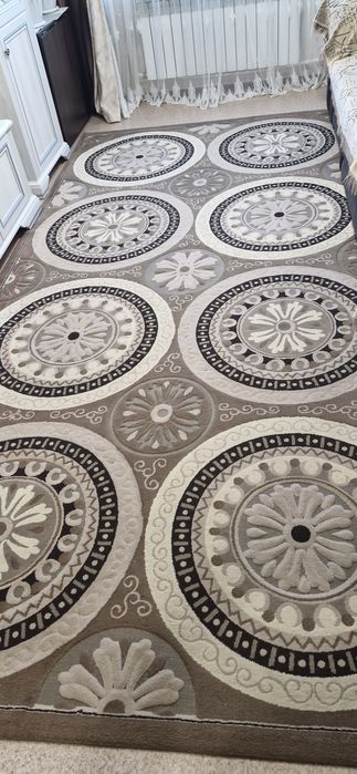 Продам ковер в отличном состояние