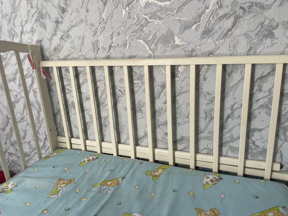 Продам детскую кроватку за 5000
