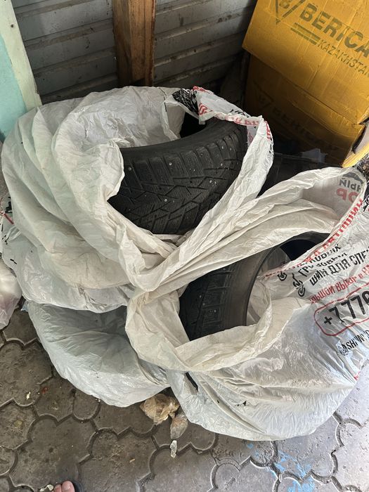 Продам зимние шины 215/ 55 /17
