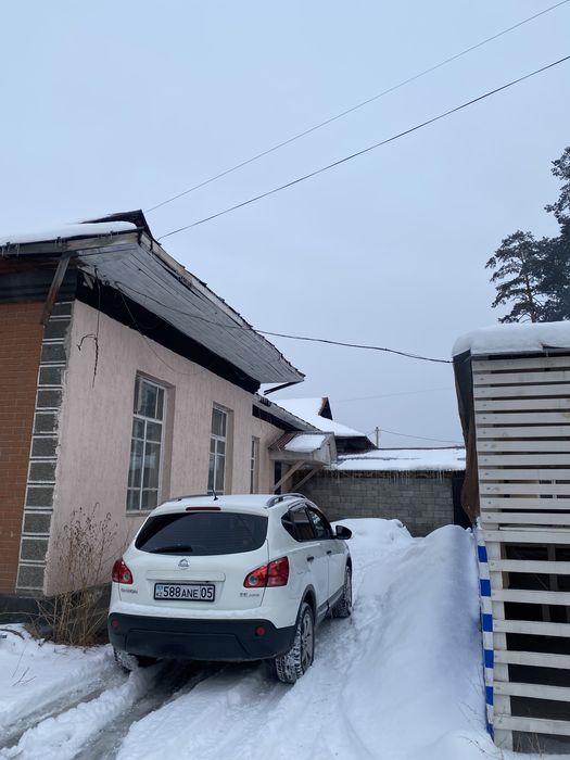 Кафе в центре города с летней площадкой