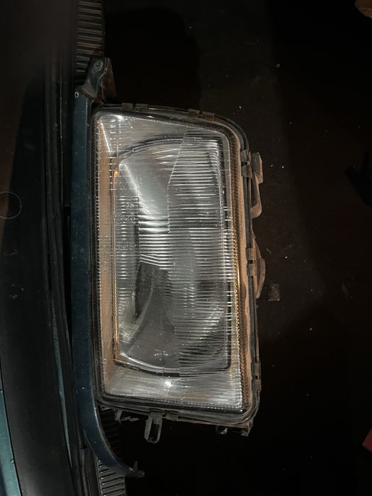 Продаю фару на ауди 80