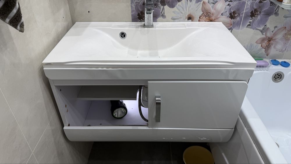 Отдам умывальник для ванны б/у