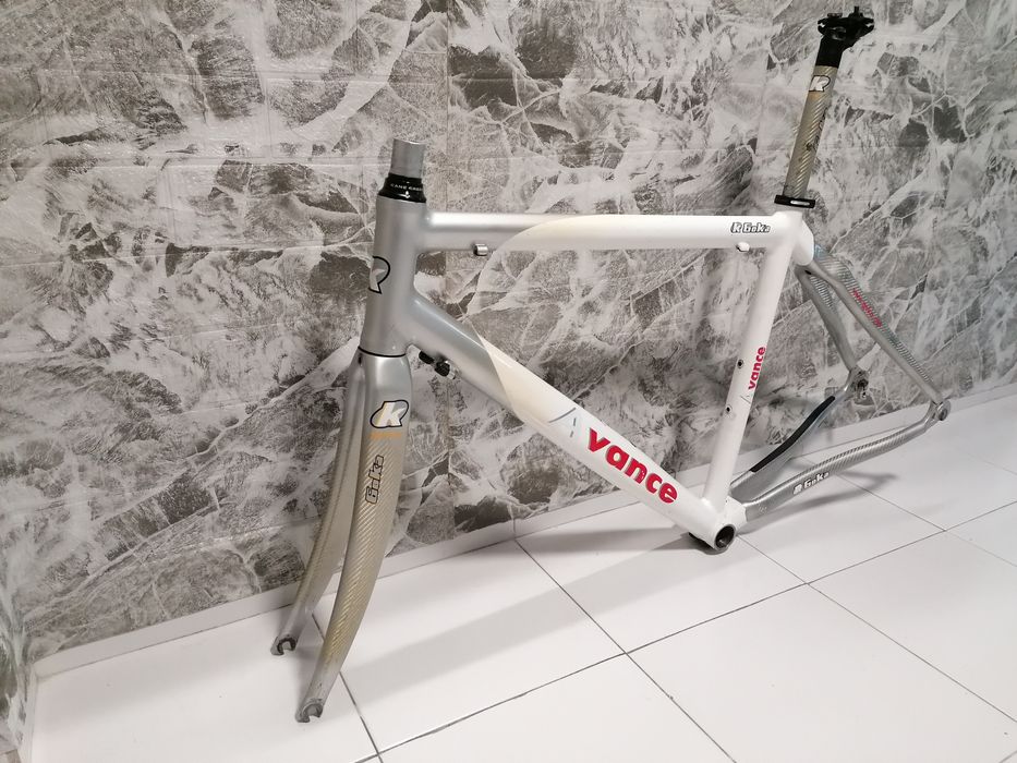 GOKA Avance шосейна рамка