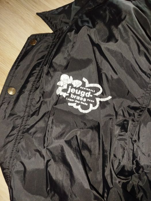 Продавам дрехи. ..