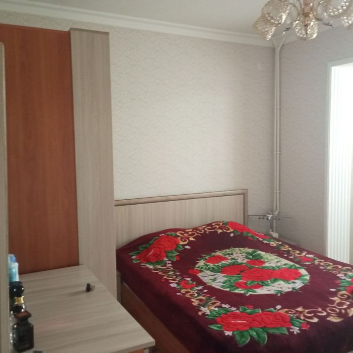 Яшаш, офис, магазин ва турли хизмат курсатиш учун уй сотилади.