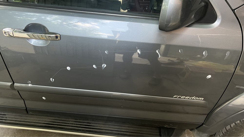 Пастиране на автомобили, полиране на фарове, пране на интериор