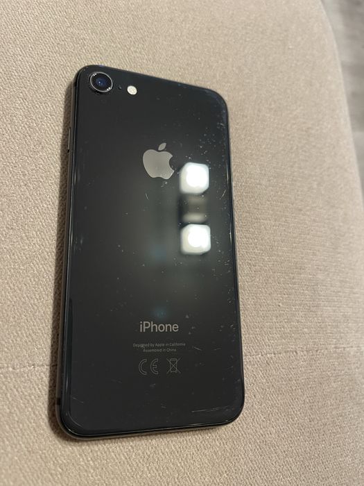 Vand telefon iphone 8 negru