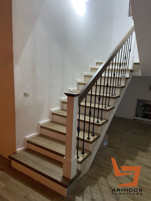 Scari interioare din lemn