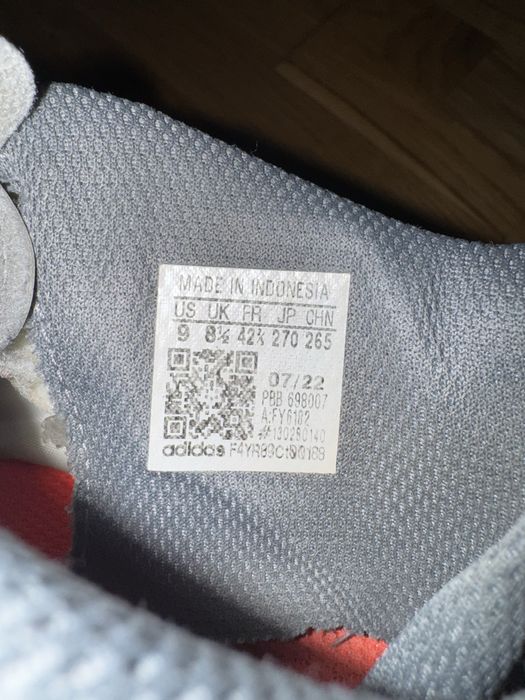 Adidasi sport si papuci de fotbal