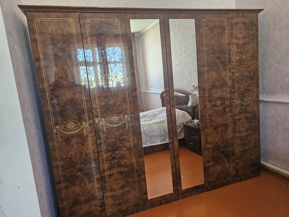 Продам спальный гарнитур