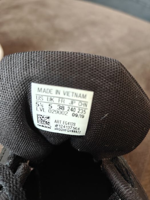 Запазени маратонки adidas