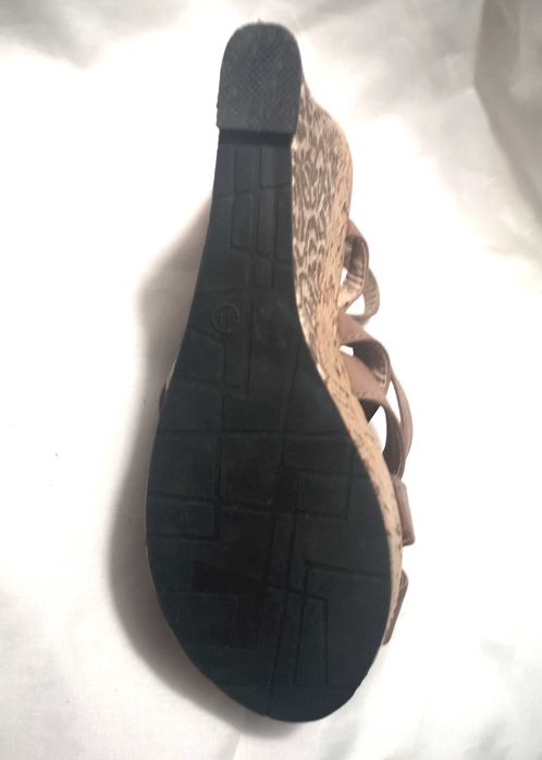 Vand sandale de dama, din piele, bej, marimea 41, purtate o data