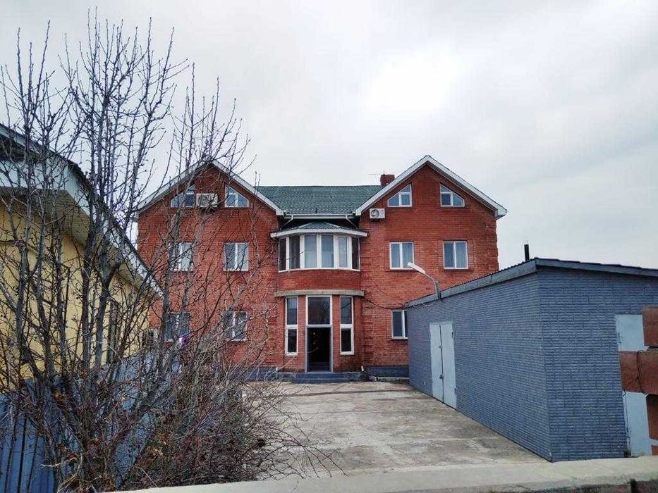 3-уровневый дом около моста  >700 м2