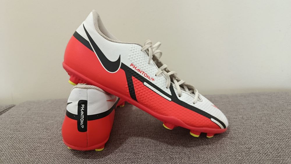 Ghete fotbal Nike Phantom GT2 FG/MG – Stare bună (Mărimea 40.5)- pentru teren cu iarbă și sintetic