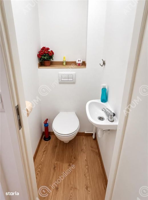 Apartament renovat cu 3 camere 2 bai si pivnita in Sibiu