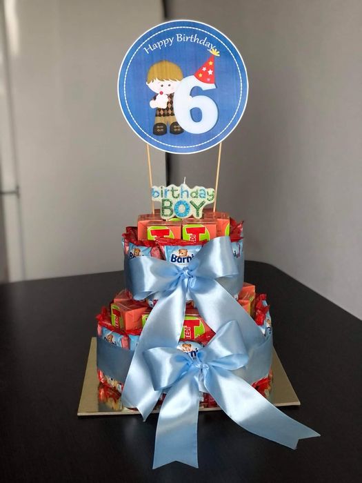 Tort din dulciuri ambalate