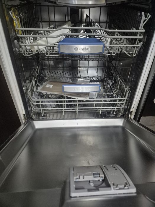 Vând mașina de vase defect.