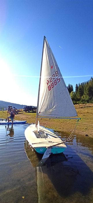 vând barca cu vele laser