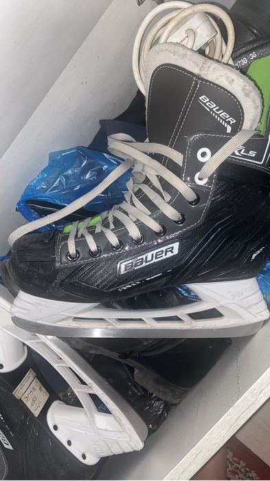 Продам BAUER коньки