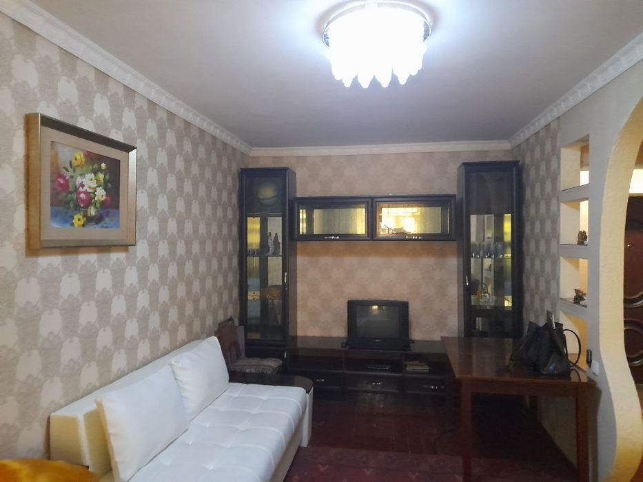 Продаётся однокомнатная квартира в кирпичном доме.Заходи и живи.