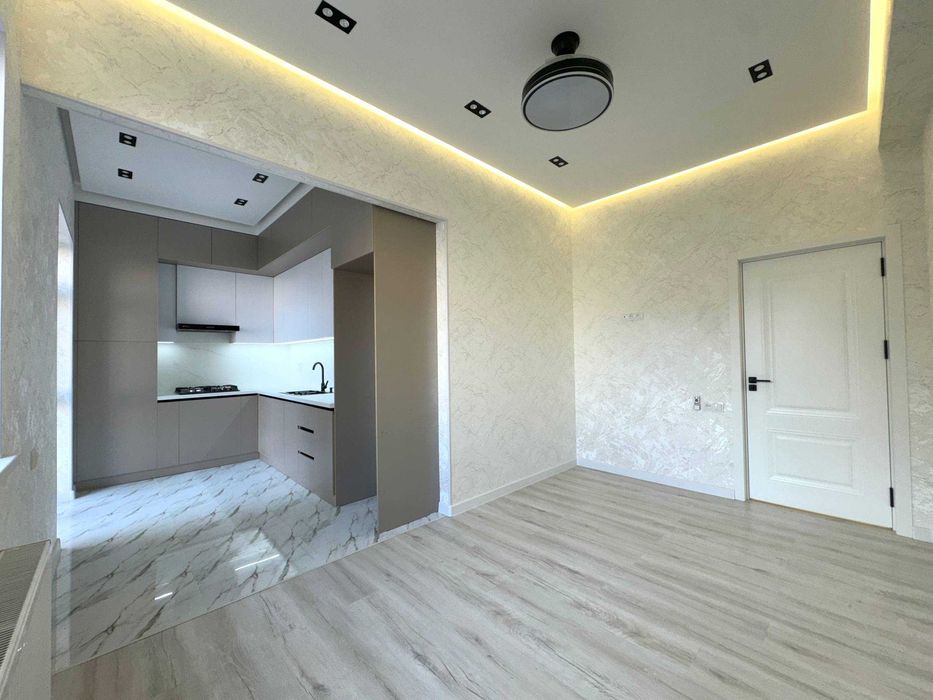 Продаю 4 комн квартиру в новостройке Геофизика кирпичный дом (Jane)