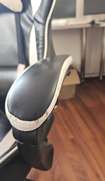 Scaun gaming - alb cu negru