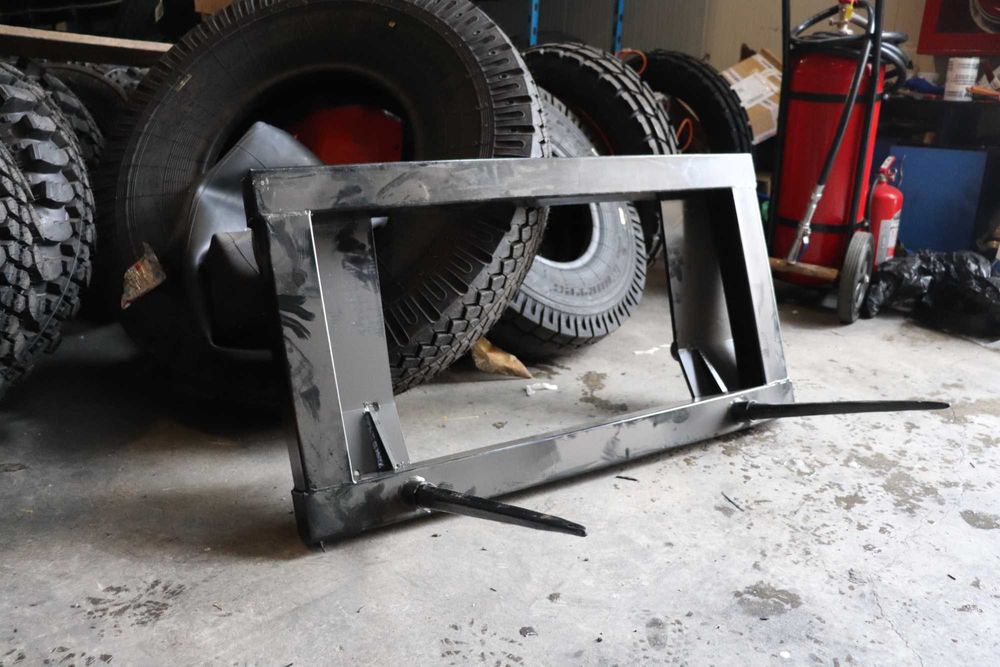 furca baloti prindere euro cu tepuse de 110 sau 80 cm distanta intre tepuse de 75cm sarcina 220kg incarcator frontal case fendt john deere deutz fiat