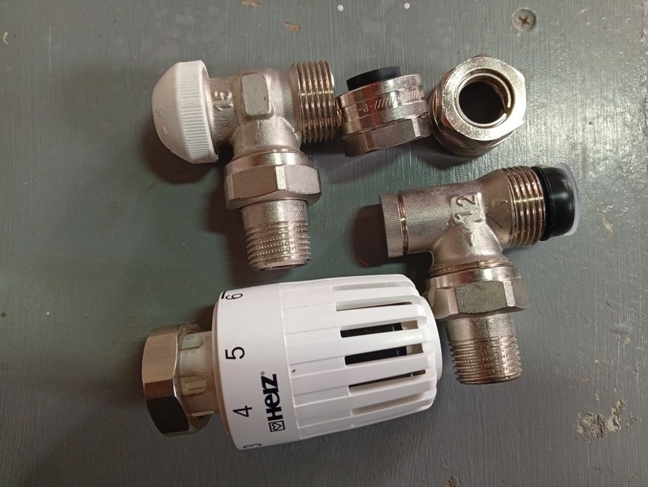 Set cap termostatat cu robineți și piulite