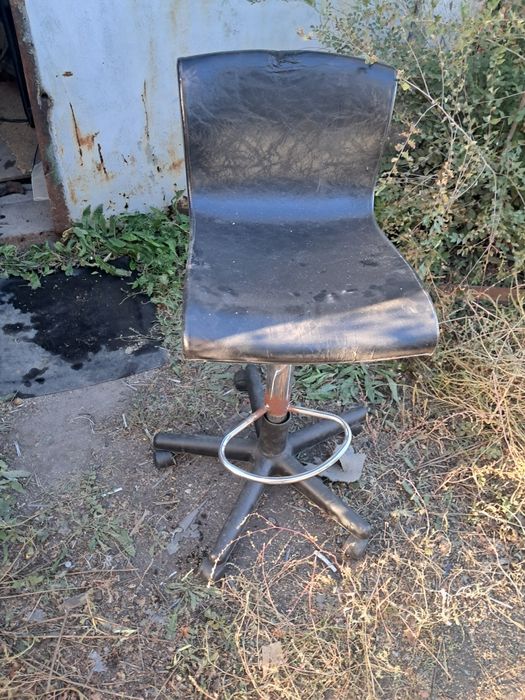 Продаются офисные стулья