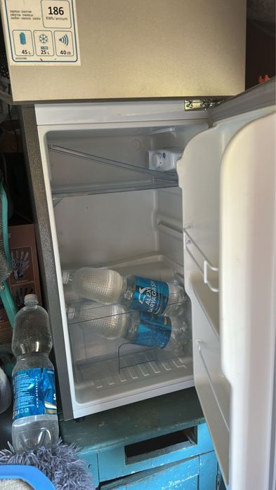 Холодильник серебристый