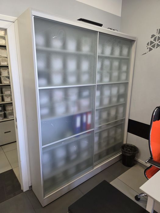 Шкаф купе. матовое стекло.