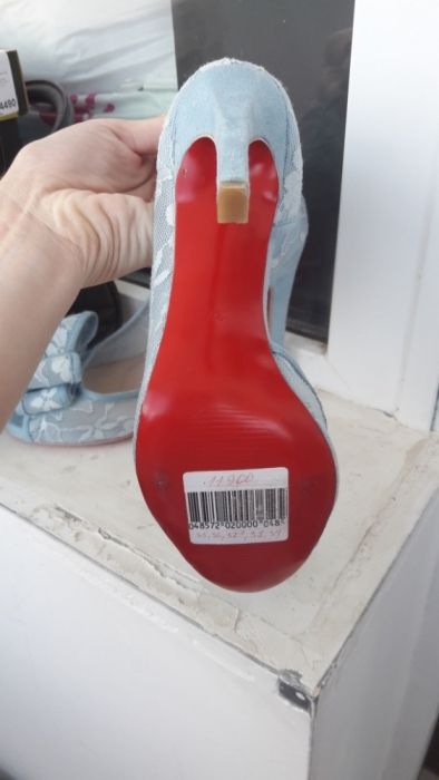 Продам туфли-босоножки