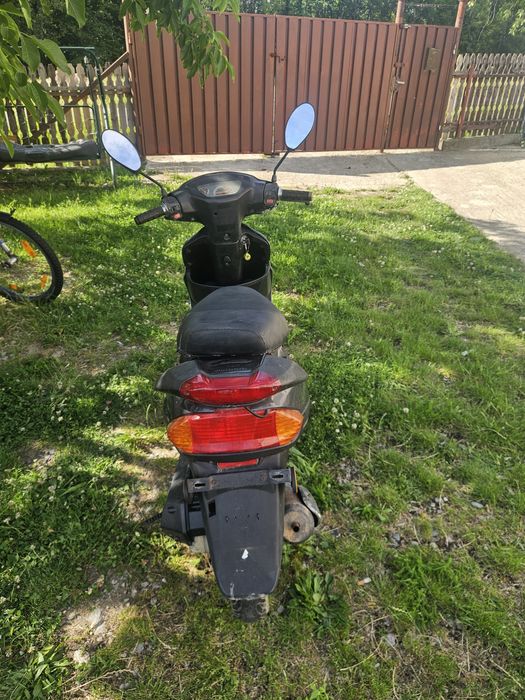 Scuter 49cc, stare buna de funcționare doar trebuie făcută pedala sau sa baterie și electro motor dau și toate piesele care le am a lui!!..