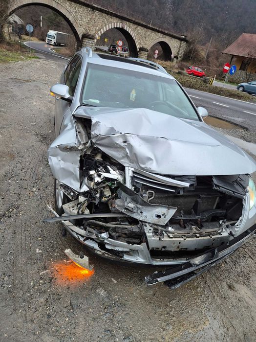 Vând Vw Passat B6 pentru dezmembrări