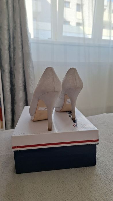 Pantofi cu toc argintii