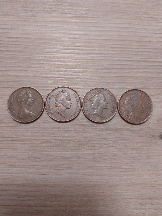 Монети One Penny; New Pence; Two Pence