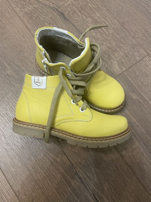 Нови детски обувки боти от естествена кожа