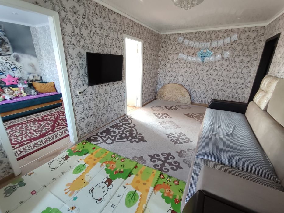 4 комн.. малогабаритную, 4 мкр, 26 дом , 5 этаж.