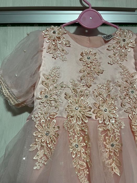 розовое, пышное платье