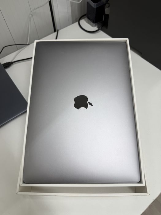 Macbook air. M1 256gb