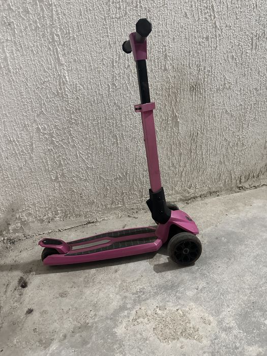 МОНИ Розова тротинетка LAMBORGHINI