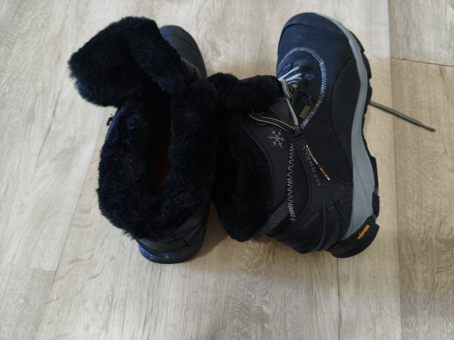 Продам кроссовки Merrell