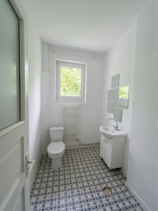 Închiriez apartament în Copou, 3 camere , la 2 minute de mers pe jos de Liceul Negruzzi.