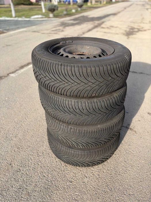 Set 4 jante otel cu anvelope iarna Renault Kadjar 215 65 R16