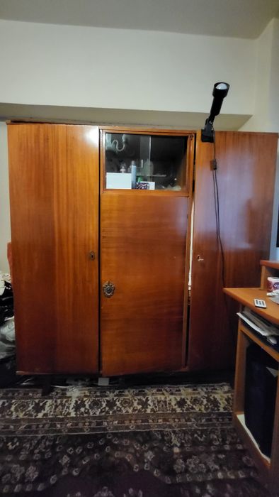 Vând mobilă de sufragerie