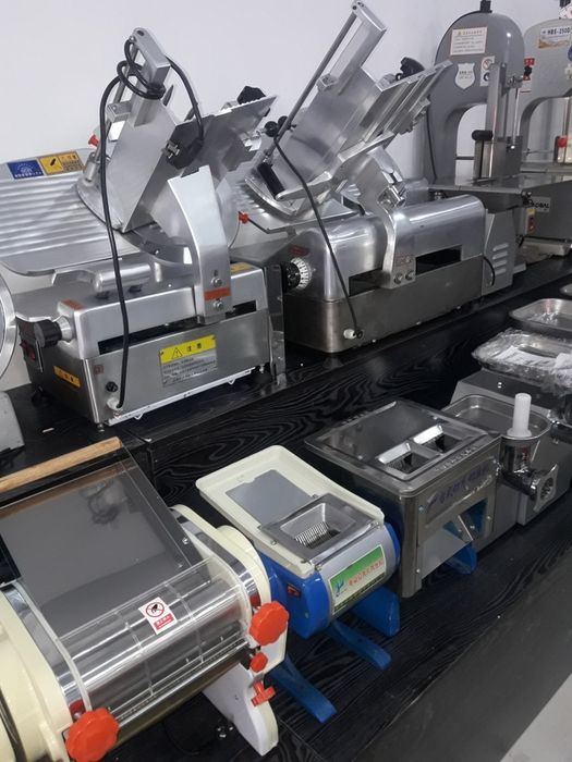 Машина тестораскаточная (тестораскатка)