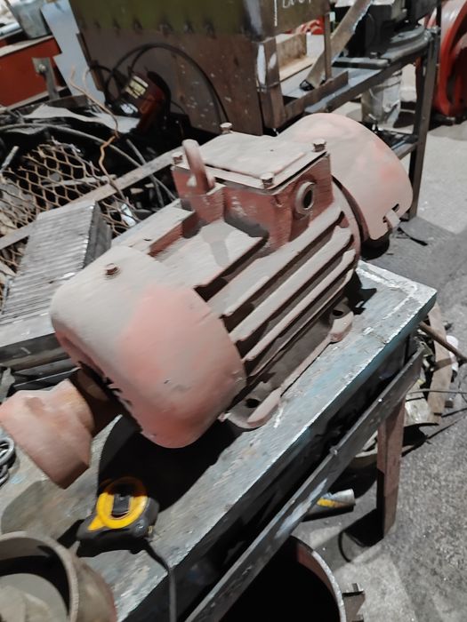 Продам крановые электро двигатели.Разные.