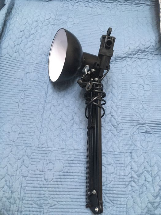 Продам Настольная лампа новый