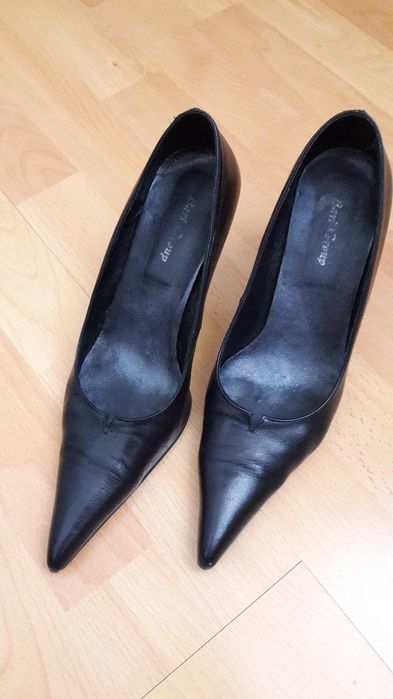 Елегантни обувки естествена кожа.